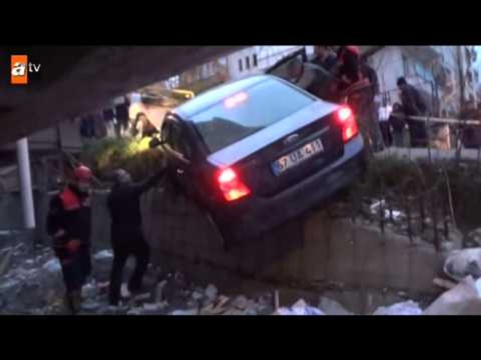 Kayan otomobil istinat duvarına takıldı - 18.03.2015