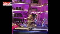 تامر حسنى يبدأ حفل العاصمة الإدارية بأغنية 