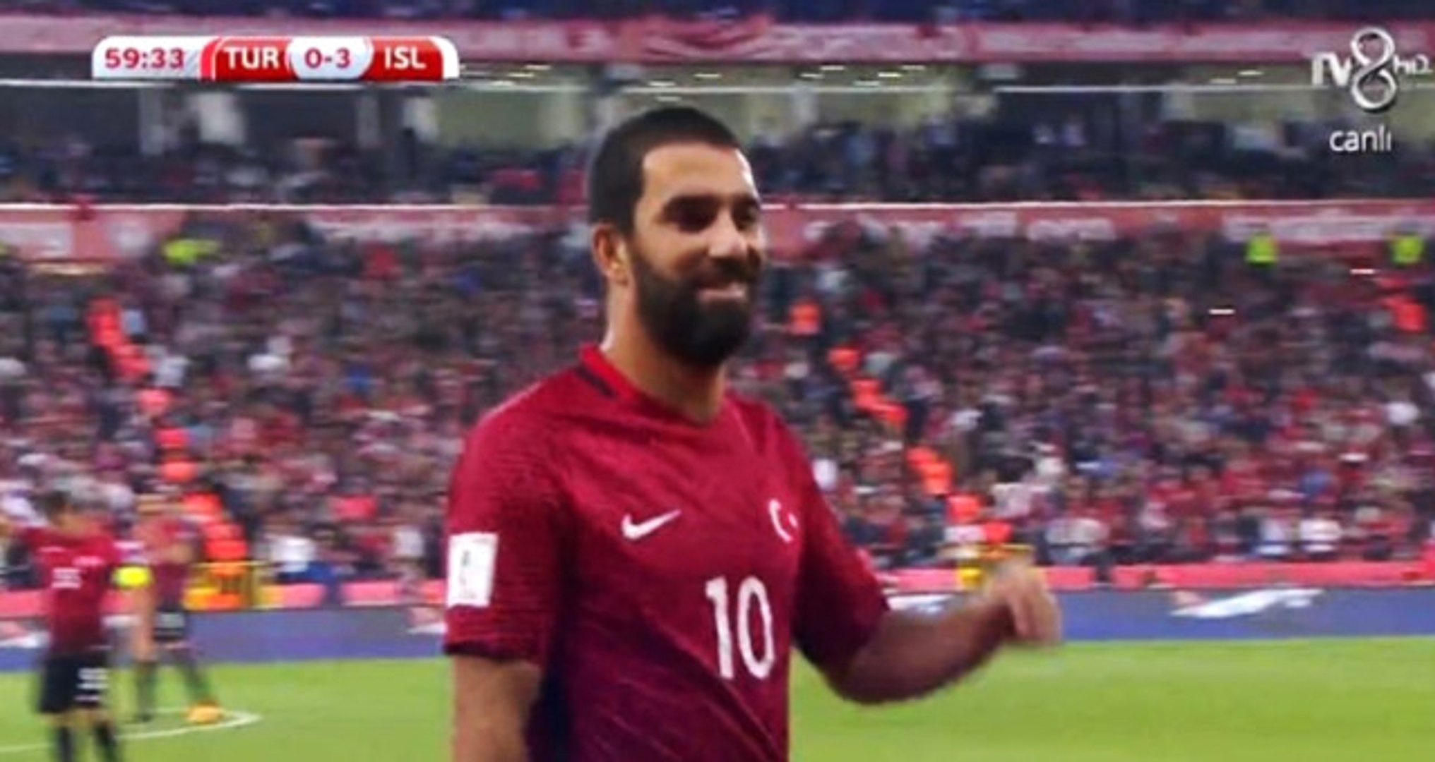 Milli Takım'ın 3-0 Geride Olduğu Maçta Oyundan Alınan Arda, Islıklara  Gülerek Tepki Gösterdi - Dailymotion Video