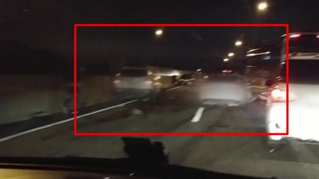 귀경길 고속도로서 3중 추돌...2명 다쳐 / YTN