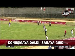 Telefona daldı, sahaya girdi - 23 Ağustos 2017