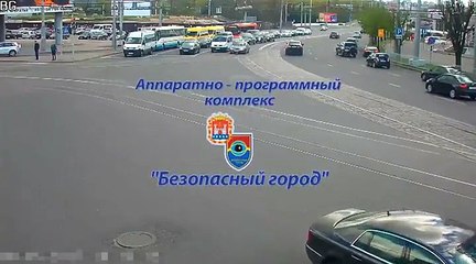 Cab client hits a girl in the street but will regret it immediatly... Karma!!!