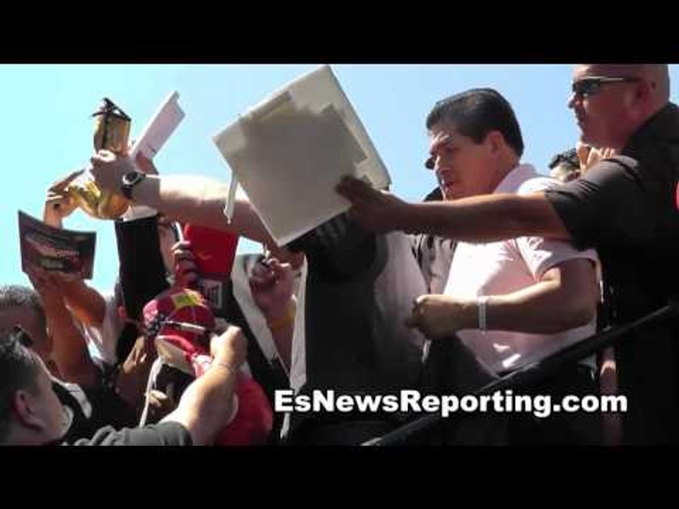 Canelo gets mobbed by fans