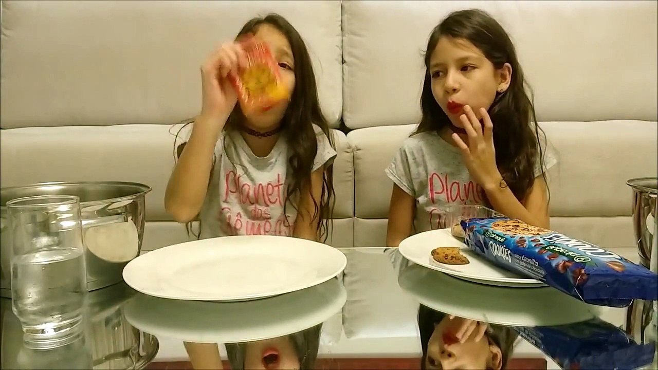 COMIDA VS BRINQUEDO 2