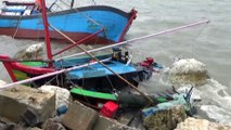 Bão số 2 đánh chìm hàng chục tàu cá ở Quảng Bình
