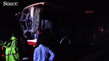 Yolcu otobüsüyle kamyon çarpıştı 1 ölü 24 yaralı