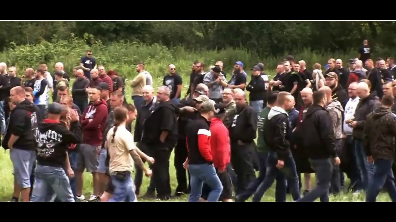 Neonazis singen Heil! bei Rechtsrock-Festival Ein wahr gewordener Alptraum