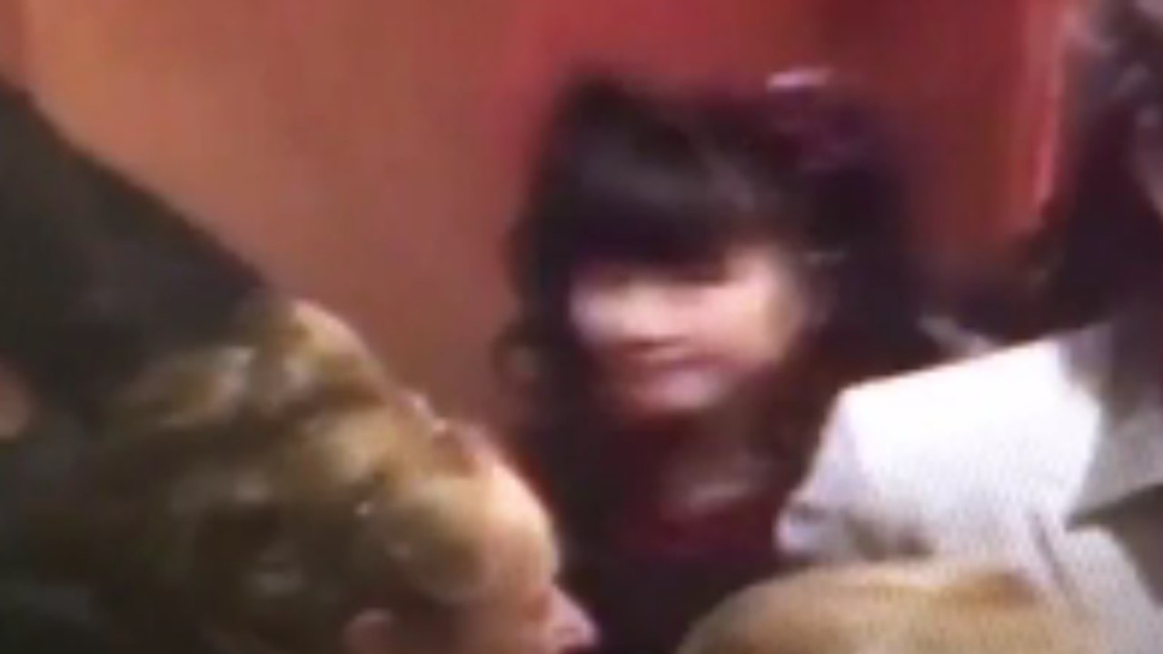 BABYMETAL YUIMETAL ゆいちゃん、カメラを見て手を振る