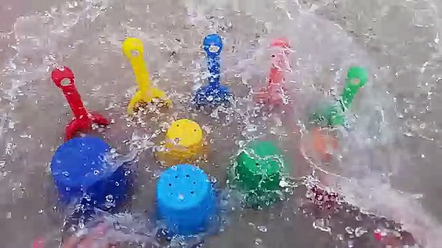 Learn Colors with Shovel Toys for Children Toddlers and Babies Play with Shovels at Playground !