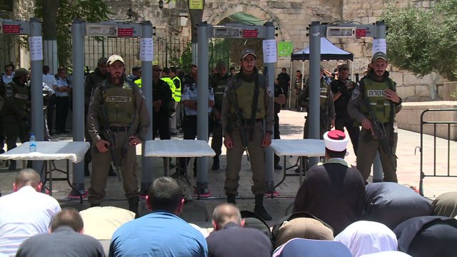 Israël rouvre l'esplanade des Mosquées à des fidèles mécontents