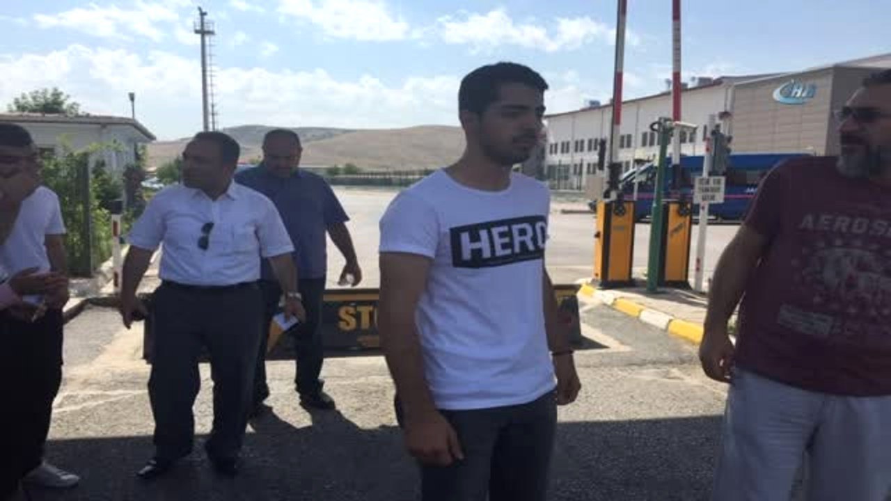 Başkent'te "Hero" Skandalı...sanık Yakını "Hero" Tişörtü ile Davaya Girmeye Çalıştı