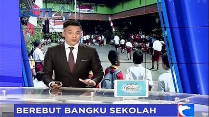 Download Video: Berebut Bangku Sekolah, Para Ibu Nekat Panjat Jendela Kelas