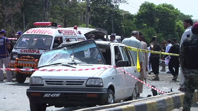 Suicide bomber kills two soldiers in Pakistan