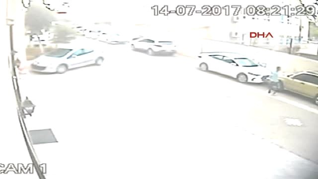 Adana Otomobillerin Camını Kırıp, Hırsızlık Yapan Zanlı Yakalandı