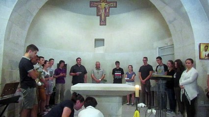 Les jeunes de Vintimille prient ensemble avant de partir