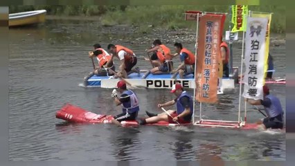 شاهد.. سباق القوارب المصنوعة يدويا في اليابان
