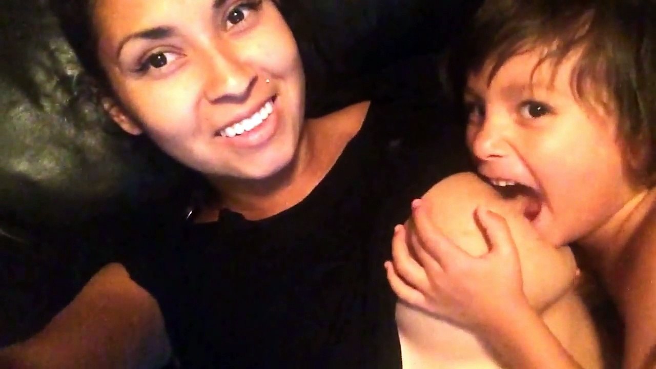 Mère de trois enfants, elle avoue allaiter son bébé pendant les rapports sexuels