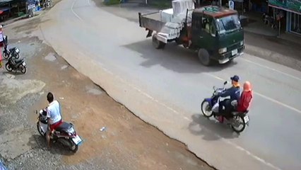 Un motard est passé pas loin de l'accident grave !