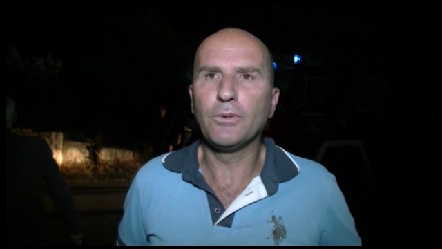 ZJARRI PUSHTON MALIN MBI TORROVICE NE LEZHE DUKE RREZIKUAR DISA BANESA GJATE NATES LAJM