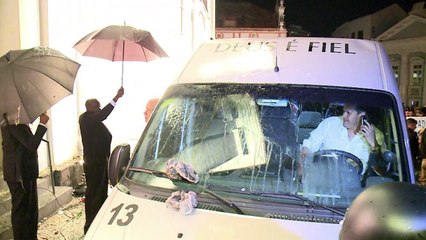 Lanzan huevos contra diputada brasileña el día de su boda