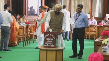 Políticos eligen entre dos candidatos "intocables" al nuevo presidente indio