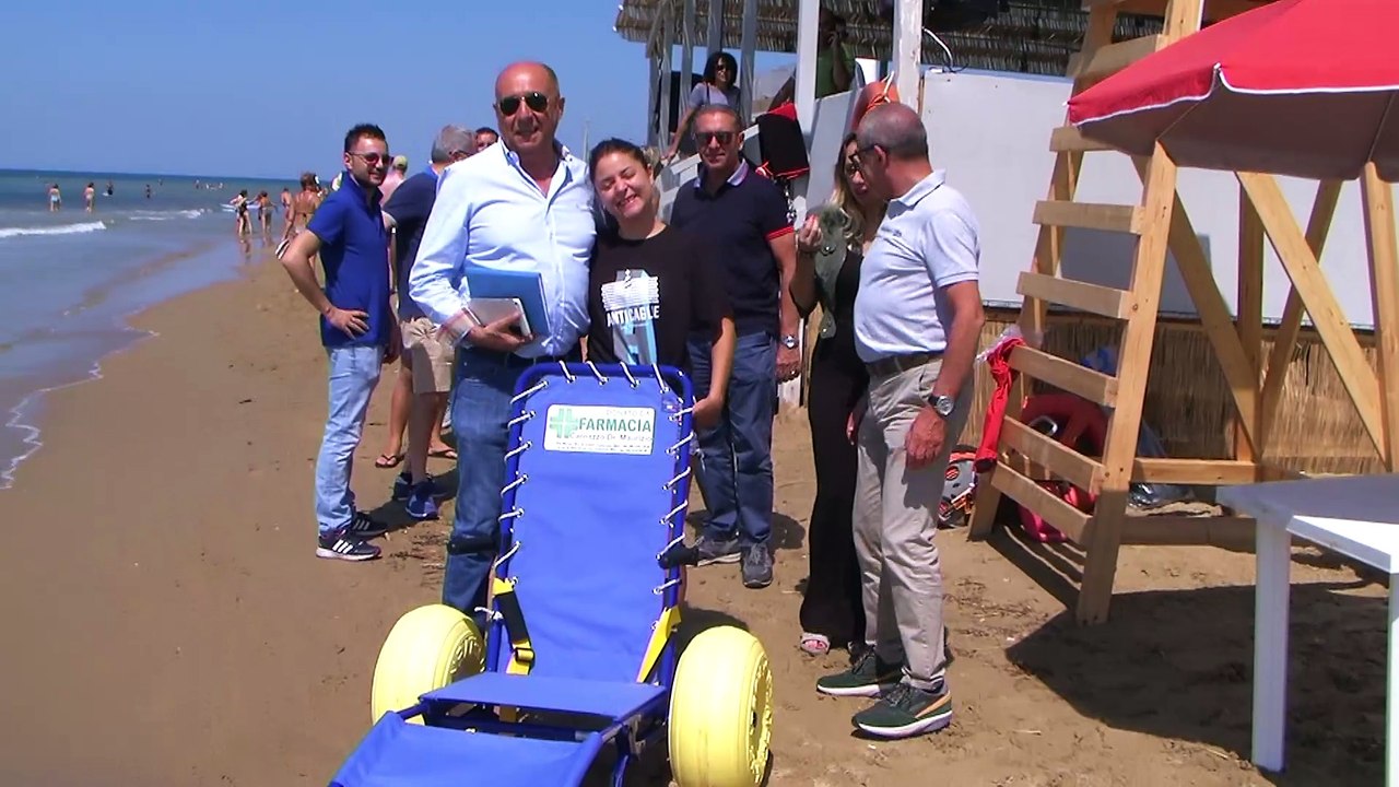 La consegna delle sedie Job a P.Secca