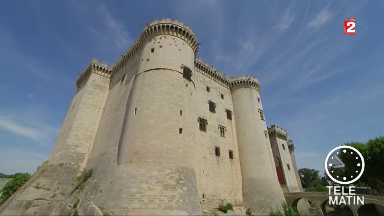 Mémoires - Le château de Tarascon veille sur le Rhône