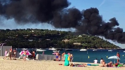 Bateau de 20 mètres en feu à Pampelonne