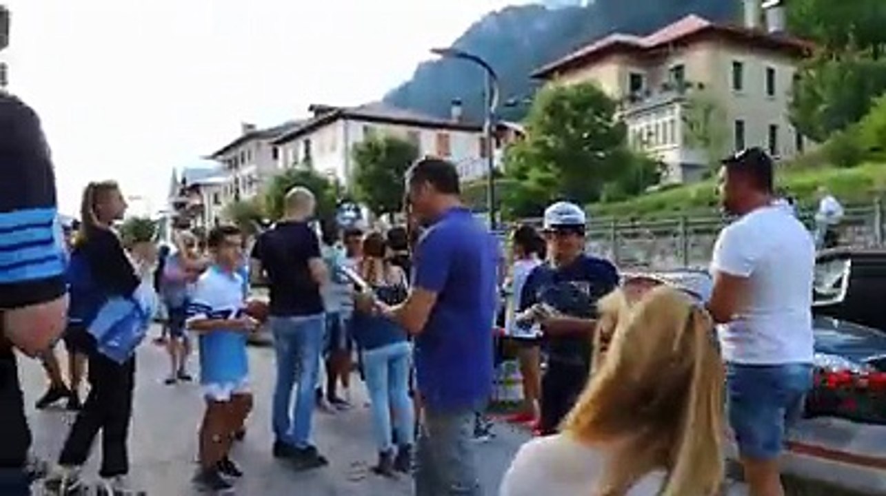 Foto e autografi con i tifosi per Bastos e Wallace
