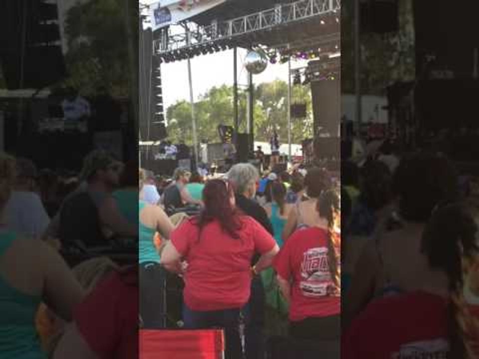 Dirt Road Anthem Jason Aldean, Brantley Gilbert, Colt Ford, Sarah Ross Cover Live