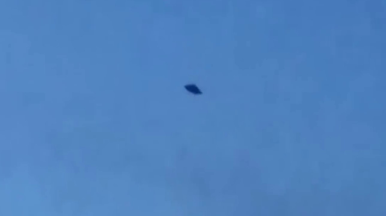 Classic Shaped UFO Sighted In Pennsylvania - Awesome Footage