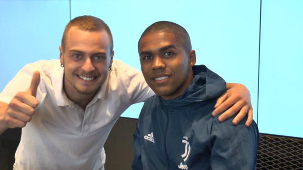 Douglas Costa meets Juventus fans