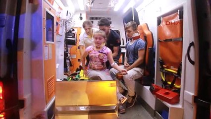 Kocaeli Otomobil Hafif Ticari Araca Çarptı: 8 Yaralı