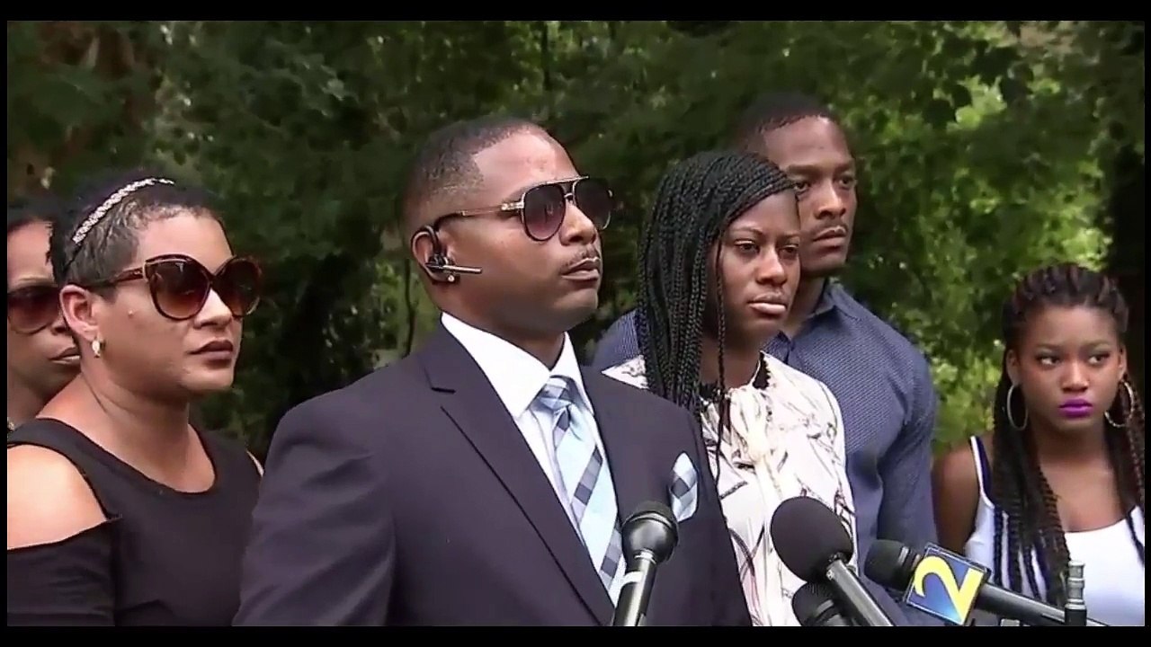 Family Of Alleged R. Kelly Victim Press Conference 7 17 17