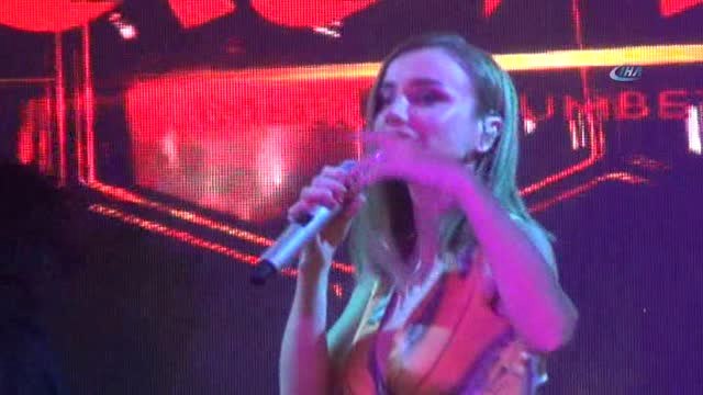 Gülşen'den, Demet Akalın'ın Şarkısını Duyunca Yine mi Demet Çalıyor Diyerek Sitem Etti