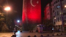 Türk Bayrağı Yansıtılan Galata Kulesi Büyüledi