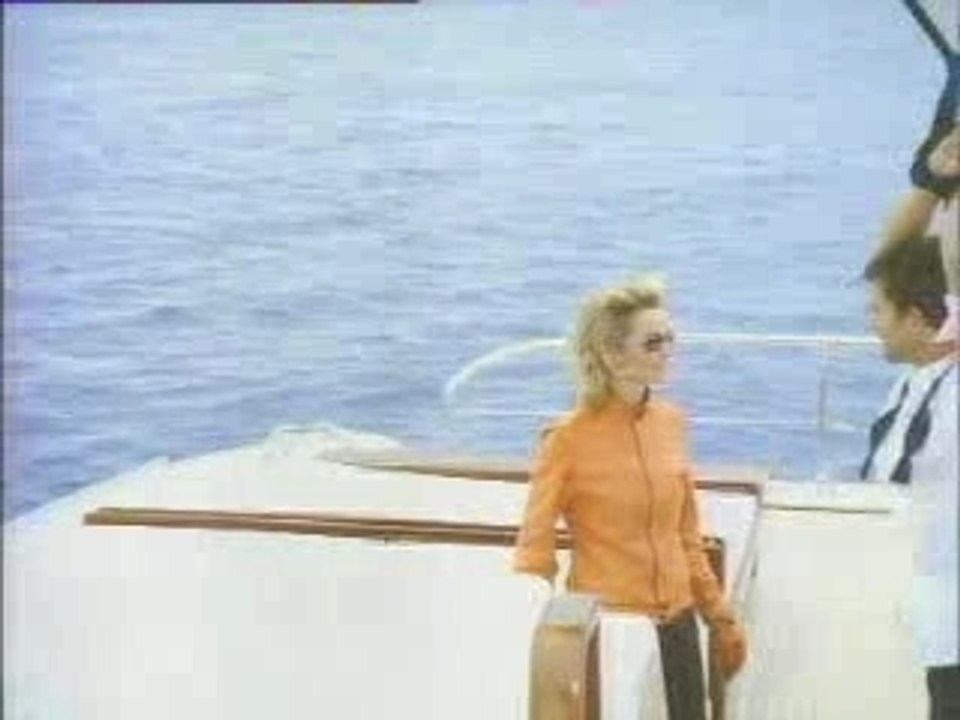 Pub - Tv - Optic 2000 Noir C'Est Noir - 2005 Par Jh94