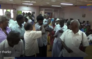 Télécharger la video: Person try  to Burn HimSelf in Collector Office-Oneindia Tamil