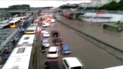 Merter E-5'te Ulaşım Durdu 3