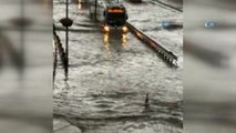 Metro Durakları ve Metrobüs Yolları Göle Döndü