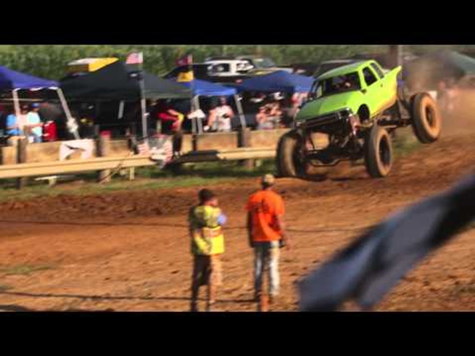 Slime Time (Matt Bonnette) - Run 1 at Twitty's Mud Bog (2015)