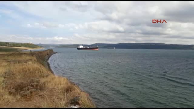 Çanakkale Boğazında Gemi Karaya Oturdu
