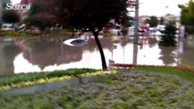 İstanbul'da sağnak yağış hayatı felç etti
