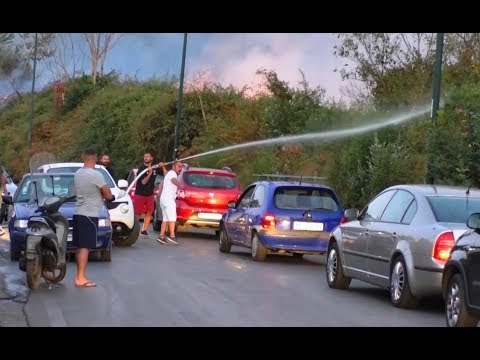 Incendi in Campania, anche i civili in azione per spegnere le fiamme (17.07.17)