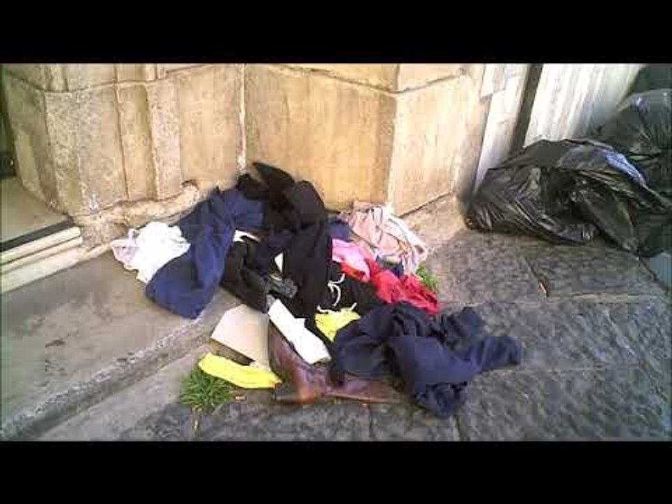 Aversa (CE) - Indumenti abbandonati davanti Caritas, una "solidarietà incivile" (17.07.17)