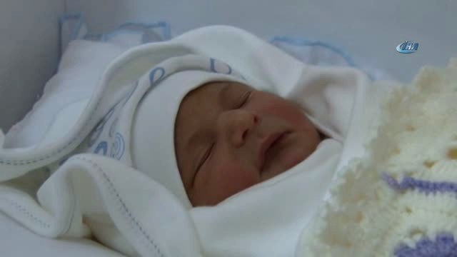 Yeni Doğan Bebeğinin İsmini Ömer Halis Koydular