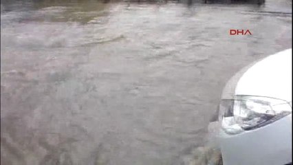 Zeytinburnu Tramvay Istasyonunu Su Bastı