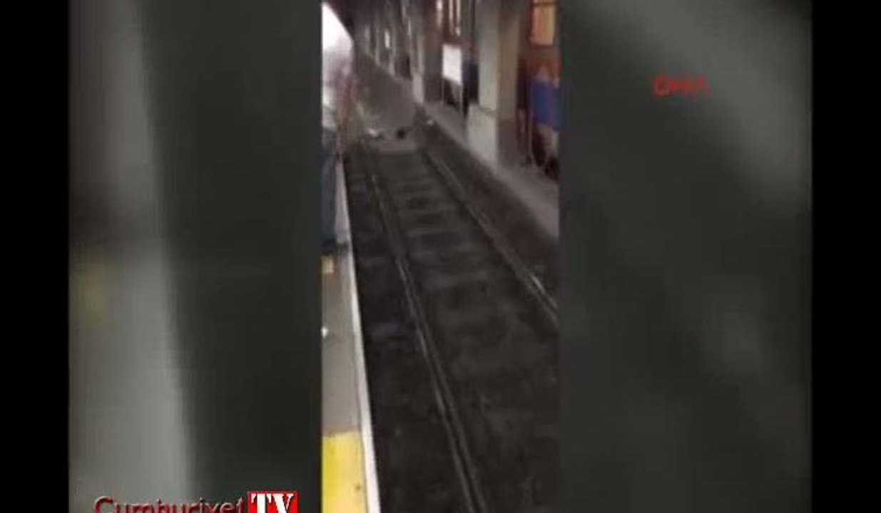Metro rayları sulara gömüldü