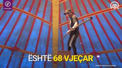 Turku që ecë mbi litar për më shumë se gjysmë shekulli!