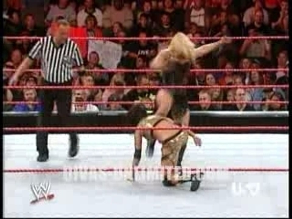 10.22.07 - Candice Michelle vs. Beth Phoenix
